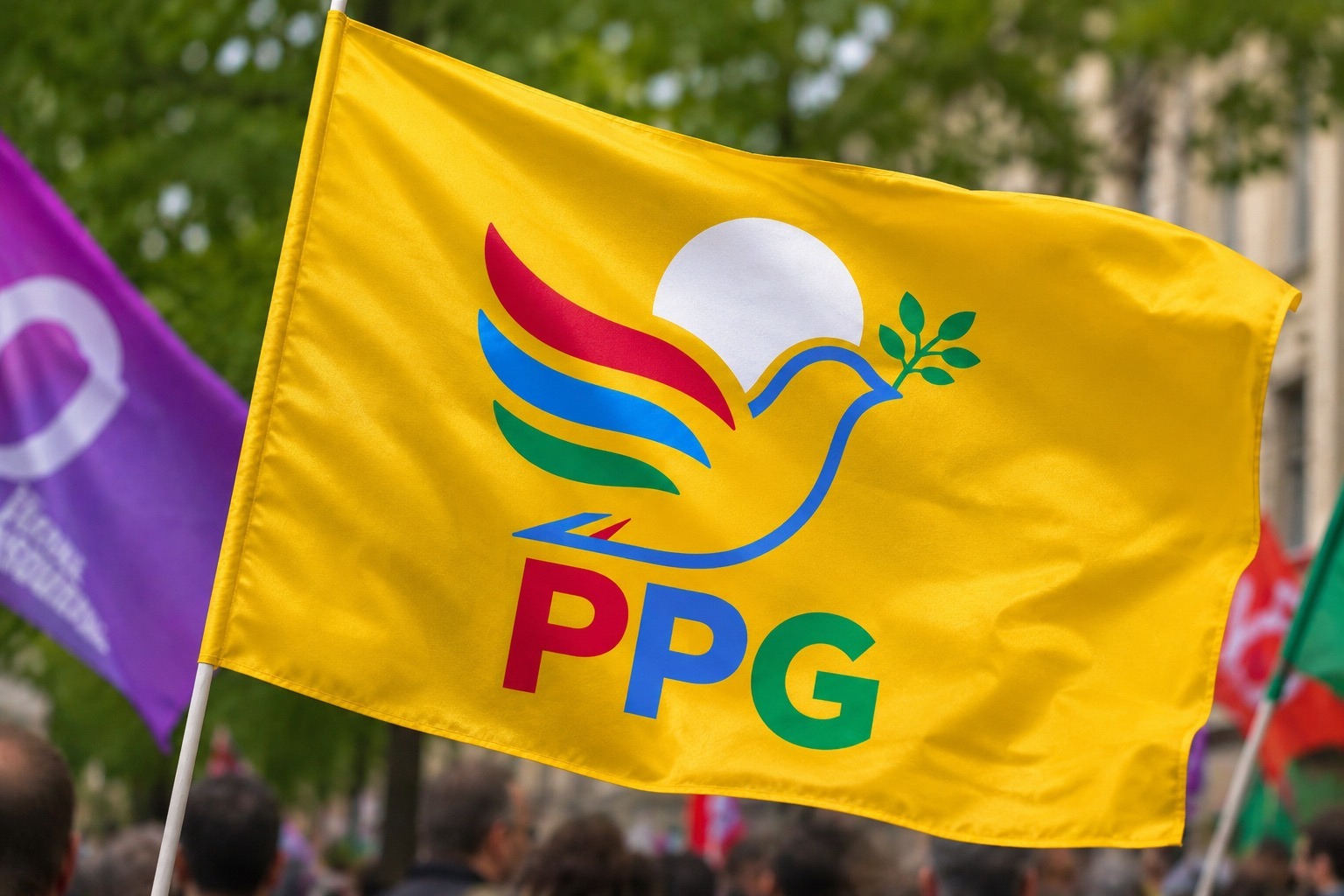 Drapeau du Parti Populaire de Gauche lors d'un rassemblement